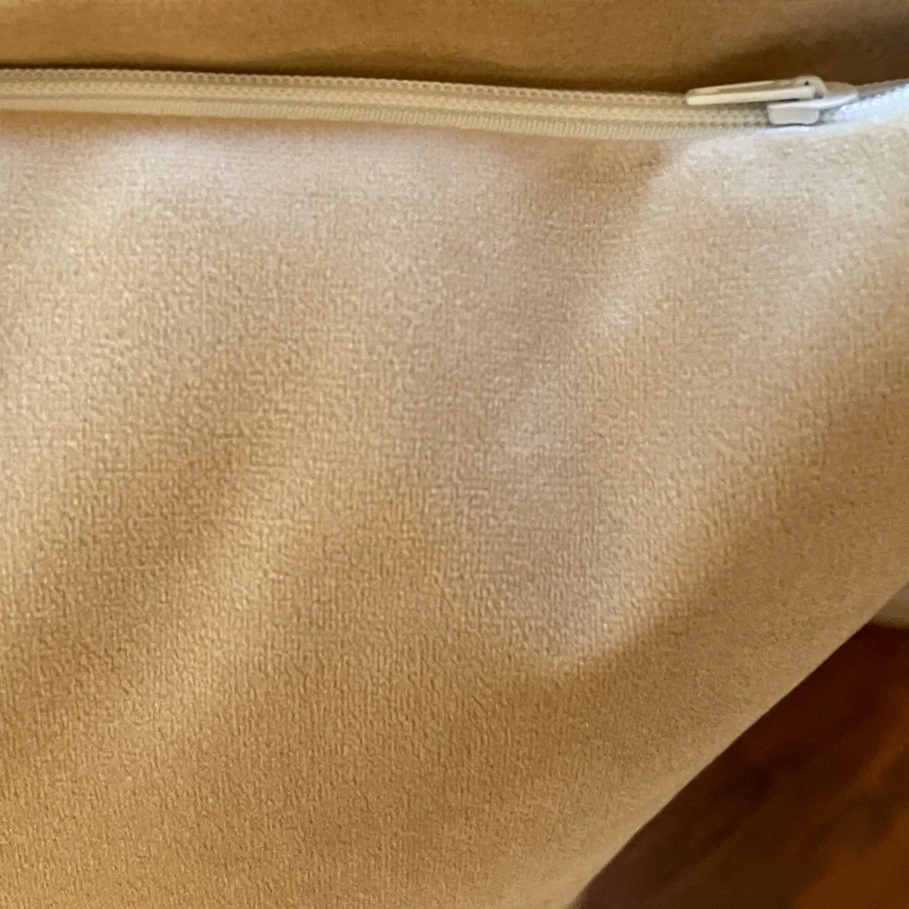 TGH ITALY Tan Velvet Suede Like Fabric Duck Feather Blend Soft Lux NWT new 20”